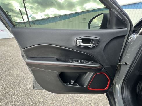 Used 2020 Jeep Compass Trailhawk image 22