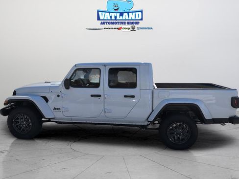 New 2025 Jeep Gladiator Sport image 4