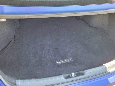 Used 2024 Hyundai Elantra Limited image 28