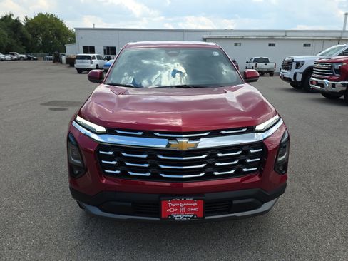 New 2027 Chevrolet Equinox LT w/ Convenience Package II FWD image 3