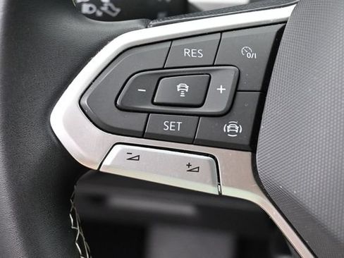 Used 2023 Volkswagen Atlas SE w/ Panoramic Sunroof Package FWD image 17