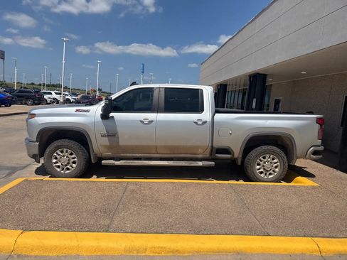 Used 2020 Chevrolet Silverado 2500 LT w/ Texas Edition AWD/4WD image 4