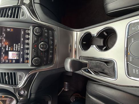 Used 2018 Jeep Grand Cherokee Overland AWD/4WD image 17