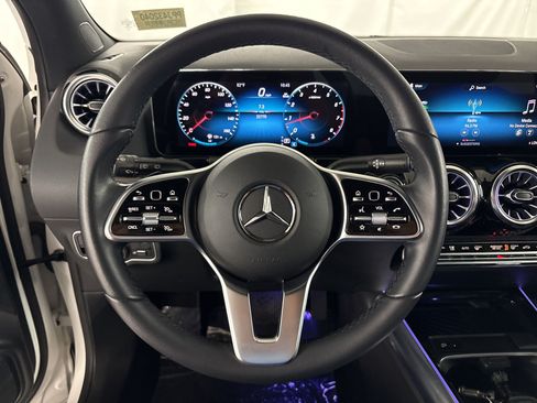 Used 2023 Mercedes-Benz GLA 250 4MATIC w/ Premium Package image 11