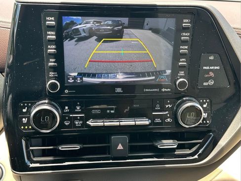 Used 2020 Toyota Highlander Limited AWD/4WD image 28