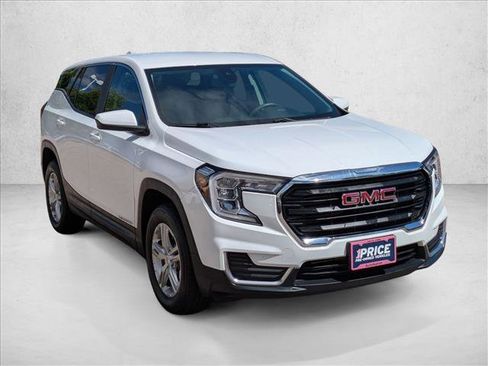 Used 2024 GMC Terrain SLE image 3