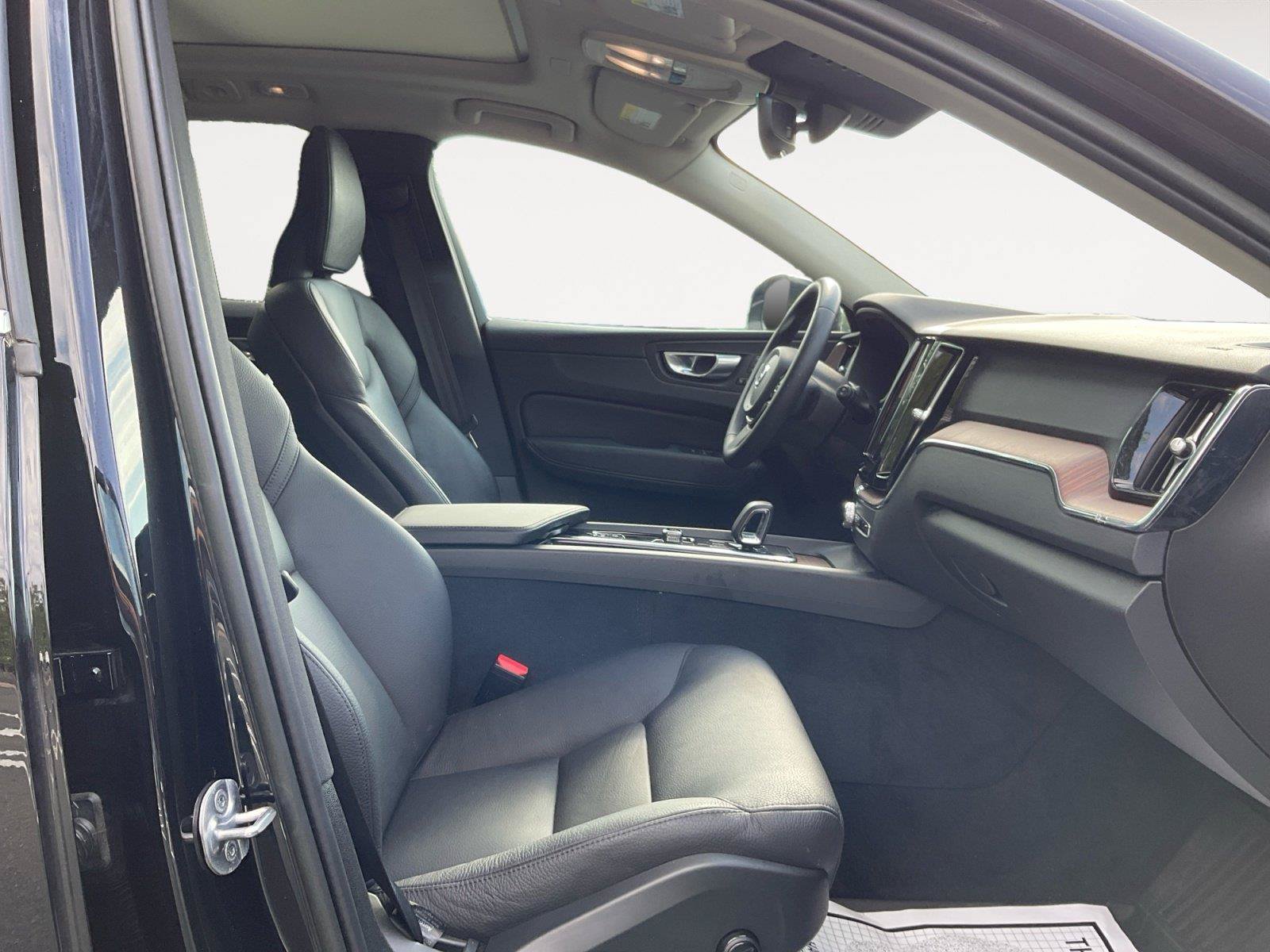 Certified 2023 Volvo XC60 B5 Plus AWD/4WD image 15