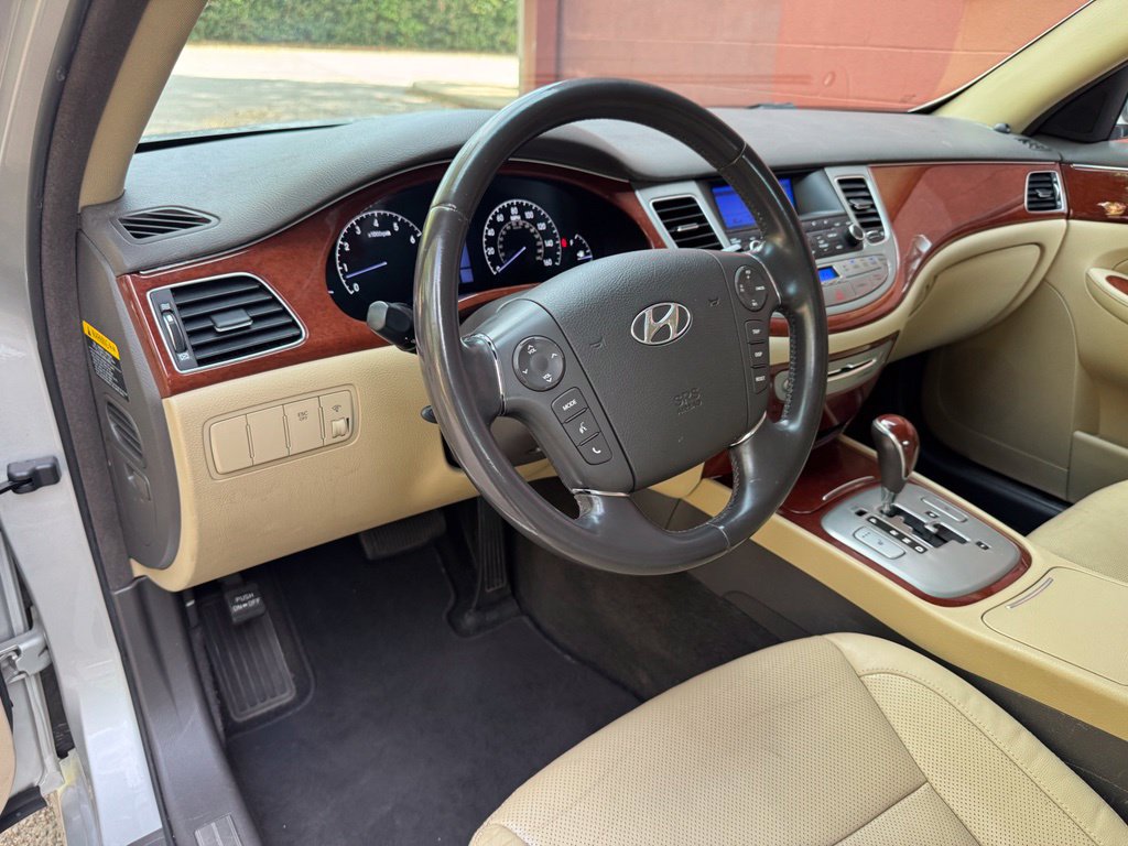 Used 2012 Hyundai Genesis 3.8 RWD image 10