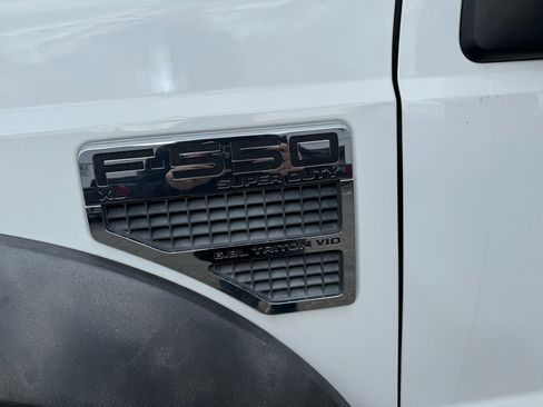 Used 2009 Ford F550 2WD Regular Cab Super Duty image 4