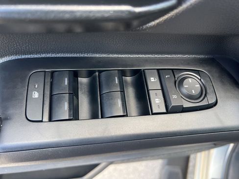 Used 2025 Toyota Tacoma SR5 image 47