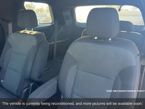 Used 2023 Chevrolet Traverse LT FWD image 12