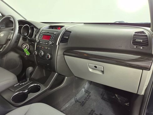 Used 2012 Kia Sorento LX w/ Convenience Pkg FWD image 29