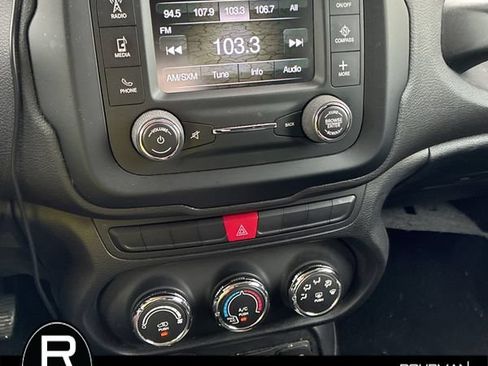 Used 2015 Jeep Renegade Latitude AWD/4WD image 11