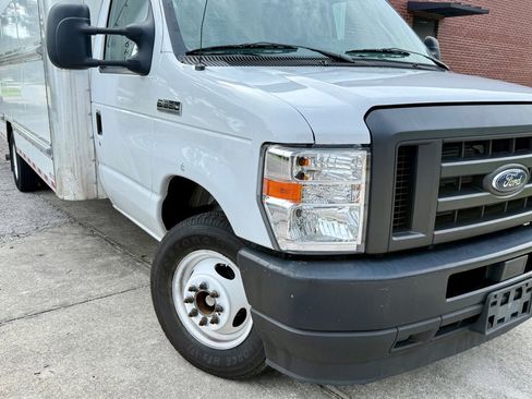 Used 2022 Ford E-350 and Econoline 350 Super Duty image 22