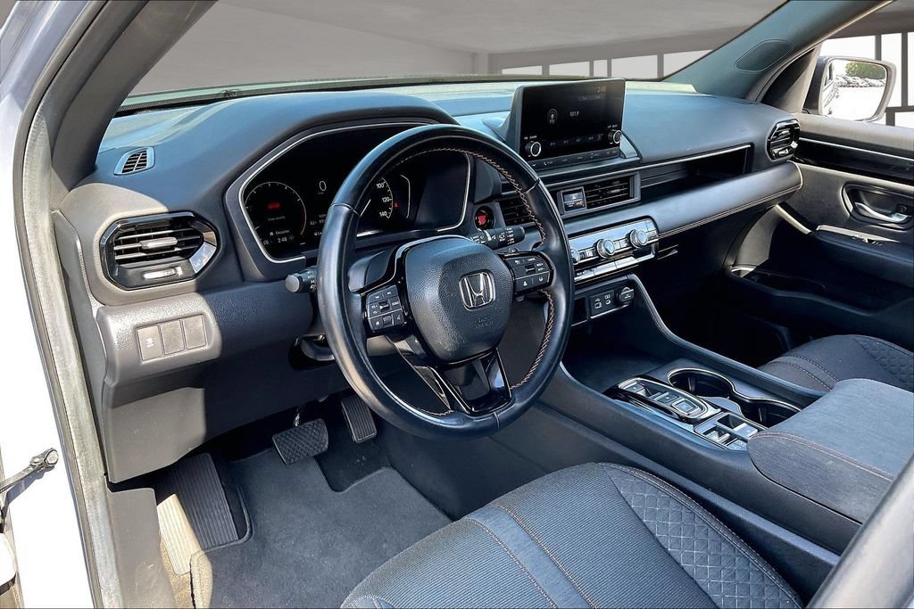 Certified 2025 Honda Pilot Sport image 16