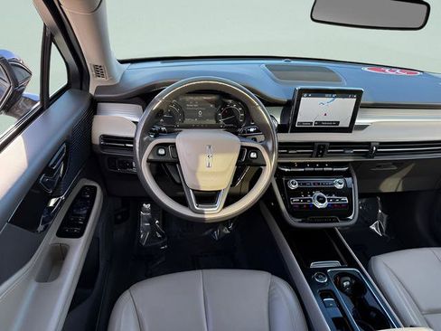 Used 2022 Lincoln Corsair AWD w/ Premium Package image 6