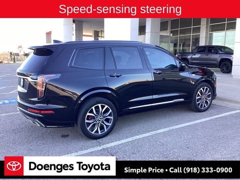 Used 2022 Cadillac XT6 Sport w/ Technology Package image 9