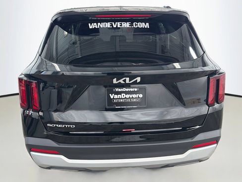 New 2026 Kia Sorento LX FWD image 9