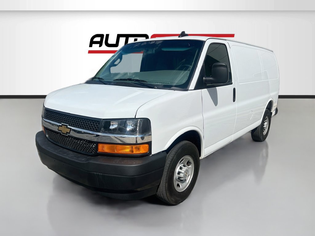 Used 2025 Chevrolet Express 2500 w/ Driver Convenience Package RWD image 3