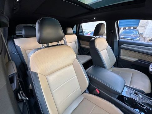 Used 2022 Volkswagen Atlas Cross Sport SE w/ Panoramic Sunroof Package image 37