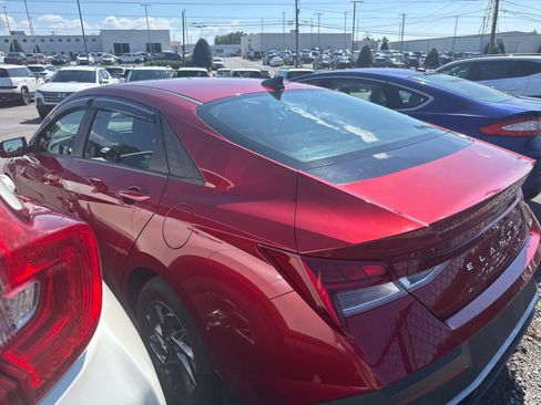 Used 2024 Hyundai Elantra Blue FWD image 9