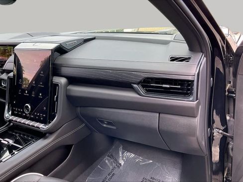 Used 2025 GMC Yukon AT4 Ultimate w/ LPO, Floor Liner Package AWD/4WD image 19