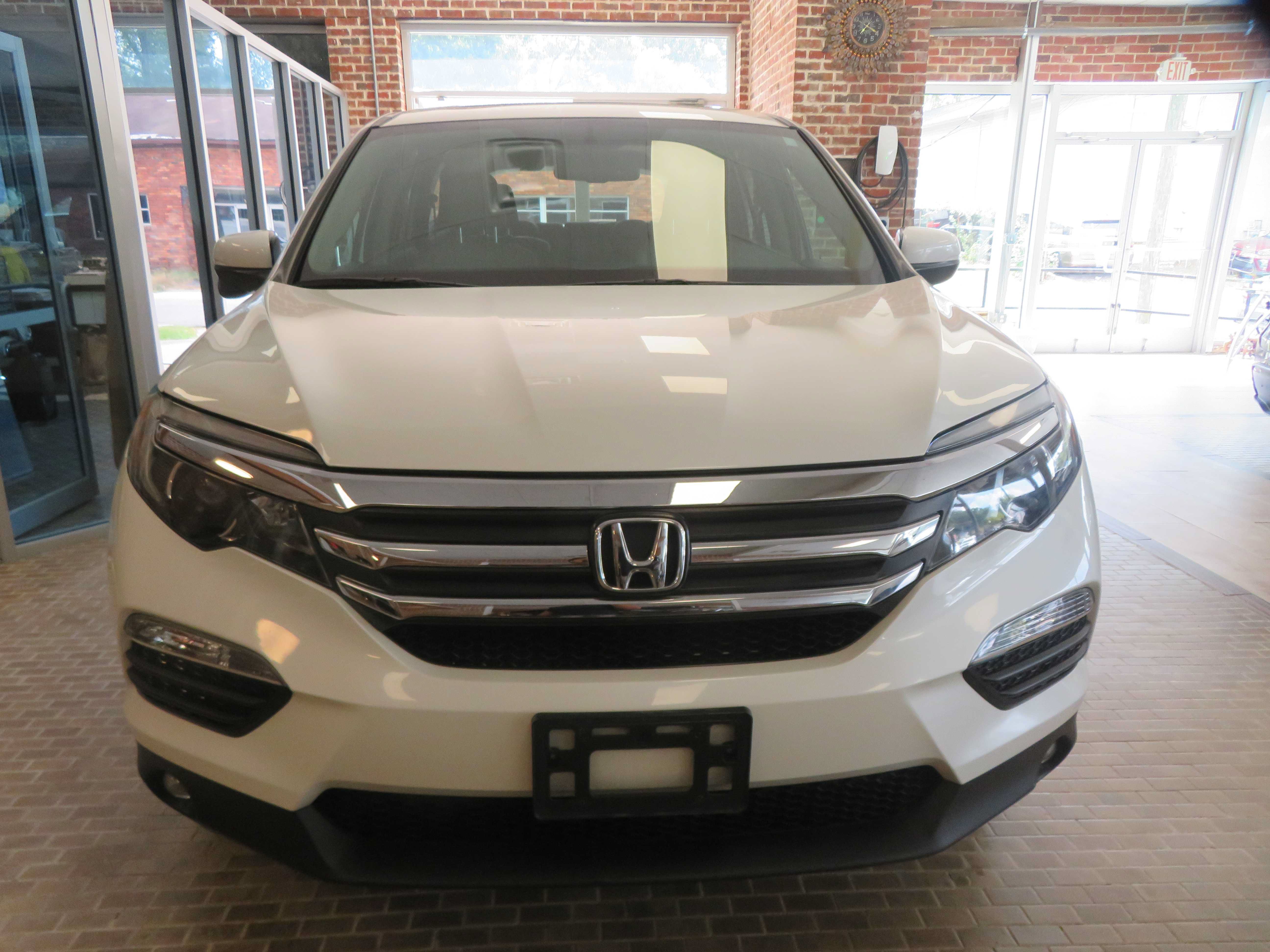 Used 2017 Honda Pilot EX-L image 2