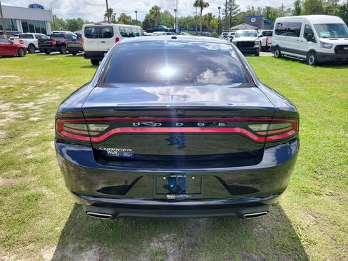Used 2020 Dodge Charger SXT RWD image 9