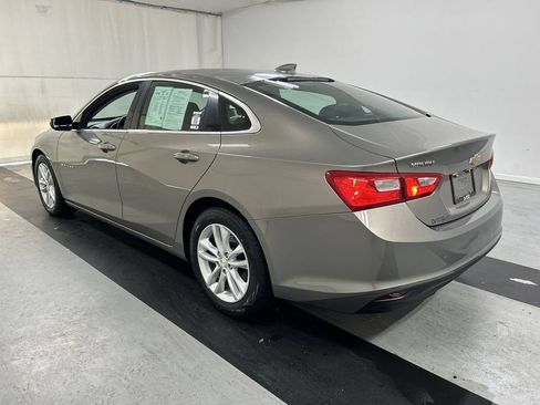 Used 2017 Chevrolet Malibu LT FWD image 7