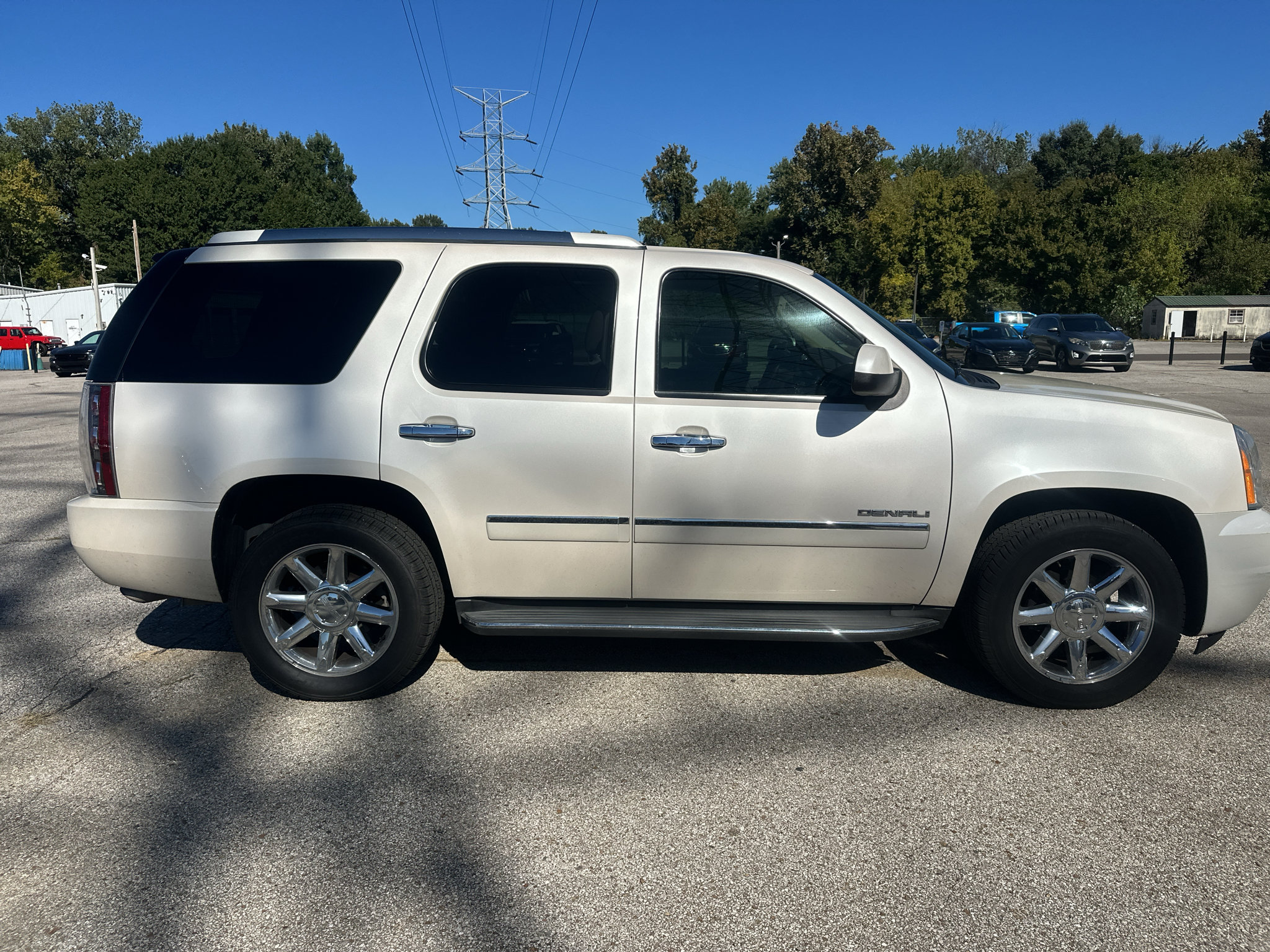 Used 2014 GMC Yukon Denali RWD image 11