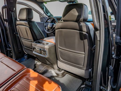 Used 2024 GMC Sierra 3500 Denali Ultimate image 32