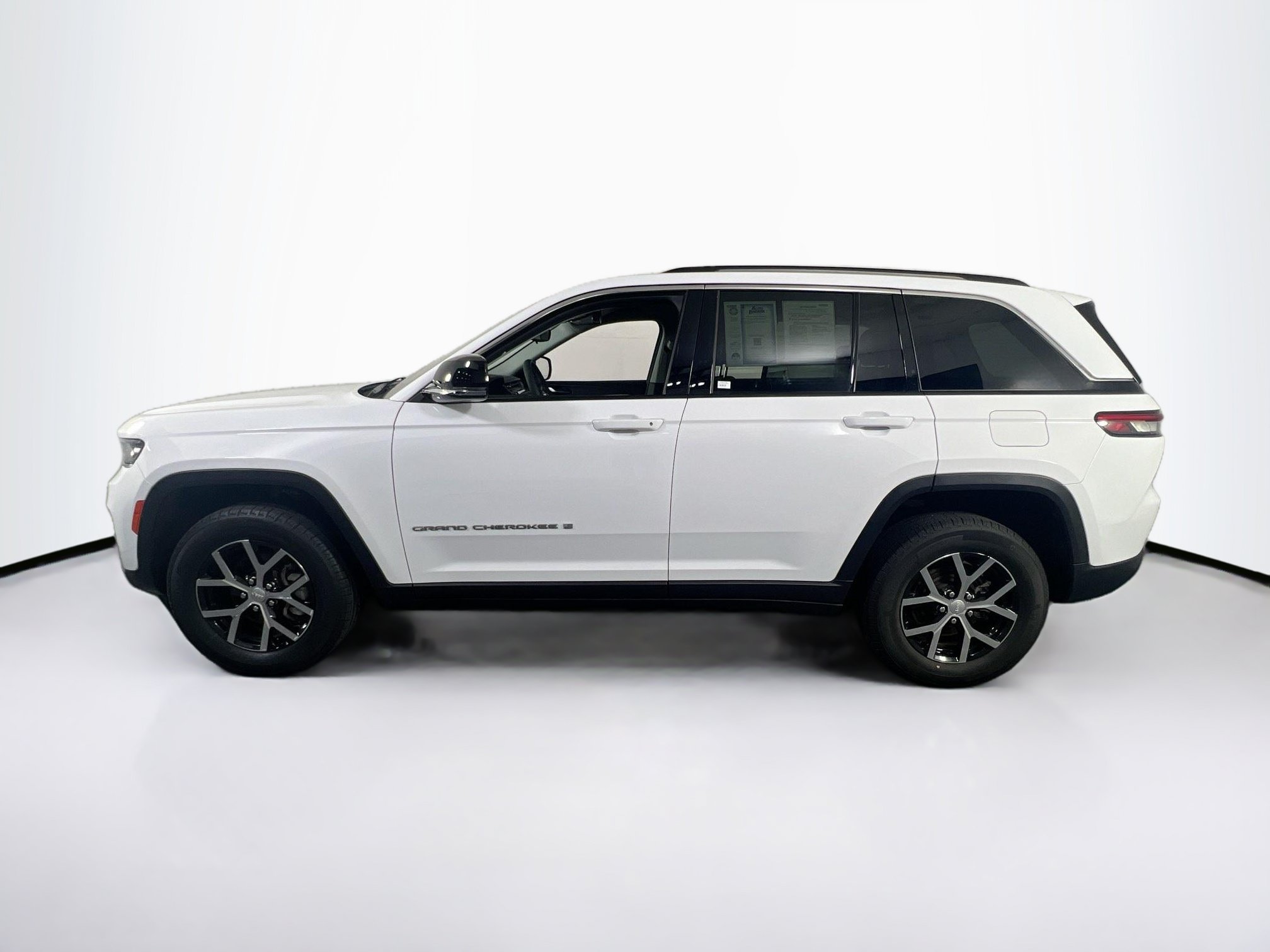 Used 2023 Jeep Grand Cherokee Limited AWD/4WD image 8