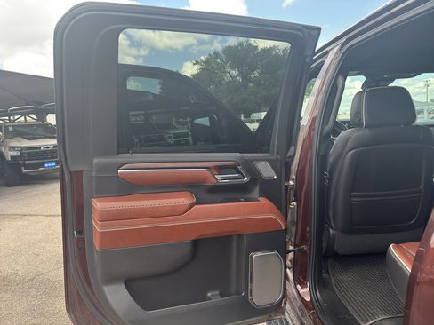 Used 2024 GMC Sierra 3500 Denali Ultimate AWD/4WD image 12