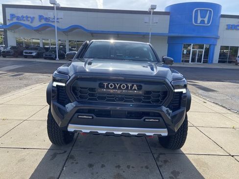 Used 2025 Toyota Tacoma 4x4 Double Cab Hybrid image 3