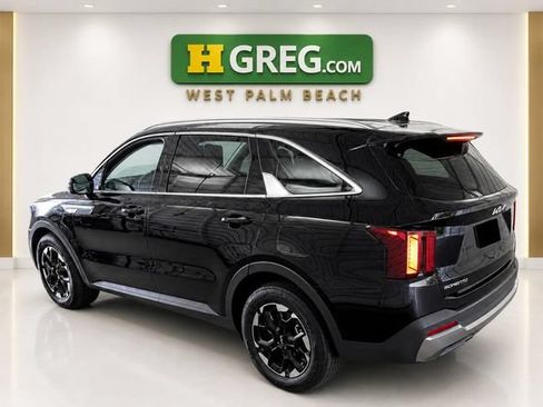 Used 2025 Kia Sorento S FWD image 2