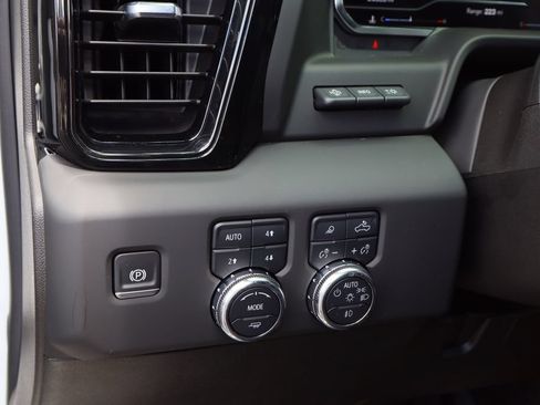 Certified 2025 GMC Sierra 2500 AT4 w/ AT4 Premium Plus Package AWD/4WD image 13