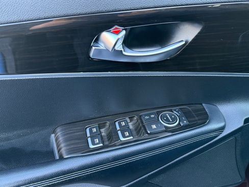 Used 2020 Kia Sorento LX image 11