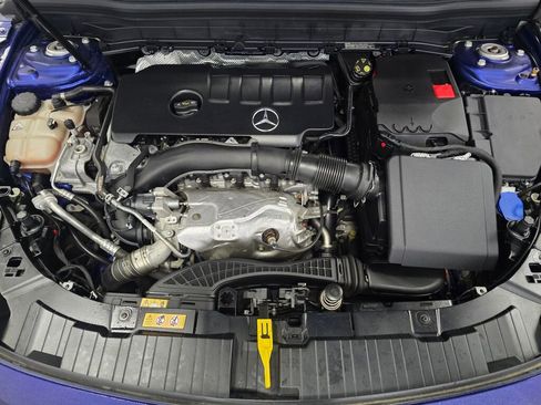 Used 2021 Mercedes-Benz GLB 250 4MATIC w/ Premium Package image 10