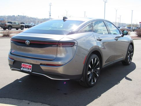 Used 2026 Toyota Crown Platinum image 6