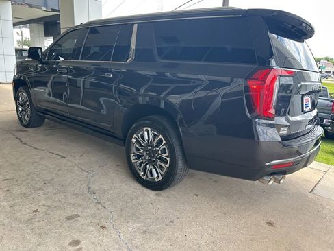 Used 2023 GMC Yukon XL Denali Ultimate AWD/4WD image 5