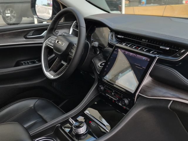 Used 2023 Jeep Grand Cherokee Limited AWD/4WD image 13