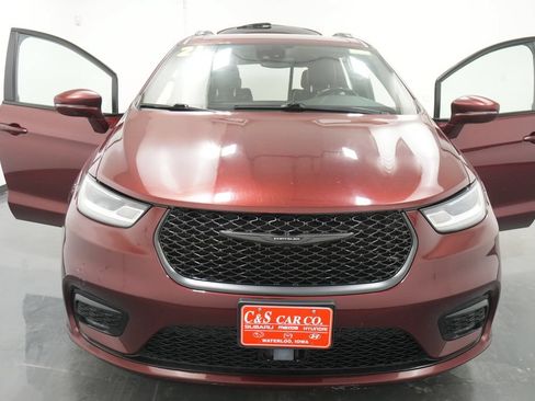 Used 2021 Chrysler Pacifica Touring-L w/ Uconnect Theater Family Group AWD/4WD image 34