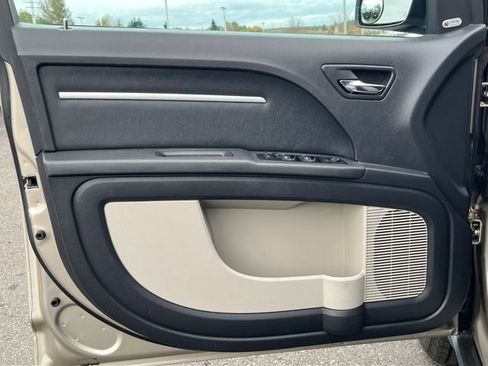 Used 2009 Dodge Journey SXT w/ Rear Seat Video Group image 18