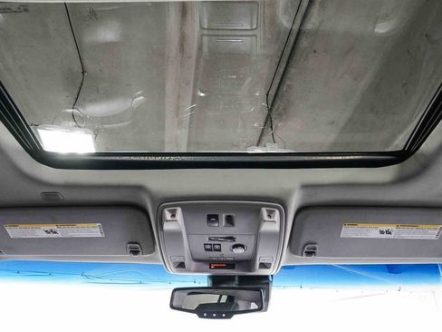 Used 2018 Chevrolet Suburban Premier RWD image 16