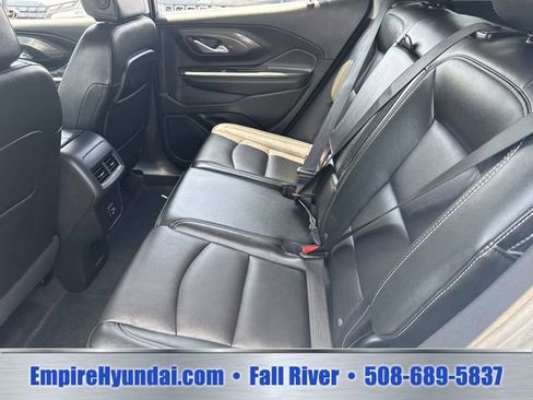 Used 2024 GMC Terrain SLT AWD/4WD image 18