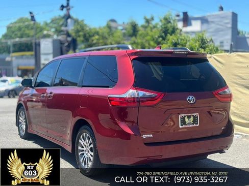 Used 2020 Toyota Sienna XLE Premium FWD image 4