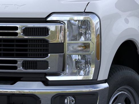 New 2025 Ford F350 XL w/ XL Chrome Package image 18