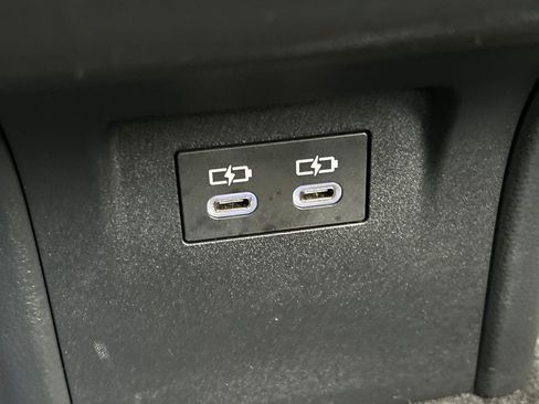 Used 2025 Toyota Prius XLE image 21