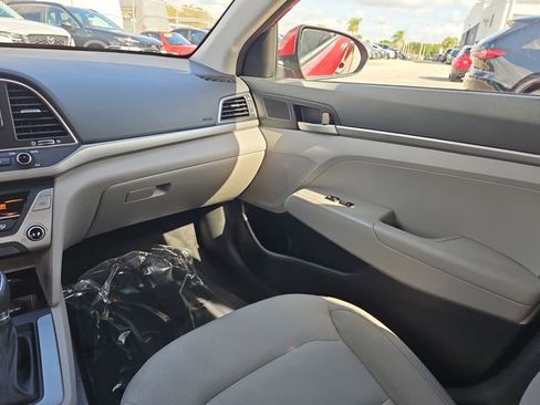 Used 2017 Hyundai Elantra SE FWD image 9