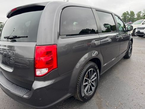 Used 2018 Dodge Grand Caravan SE FWD image 11
